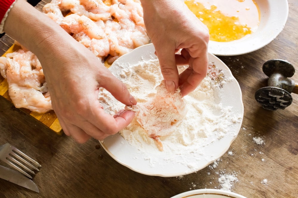 keeping fried chicken crispy flour coating